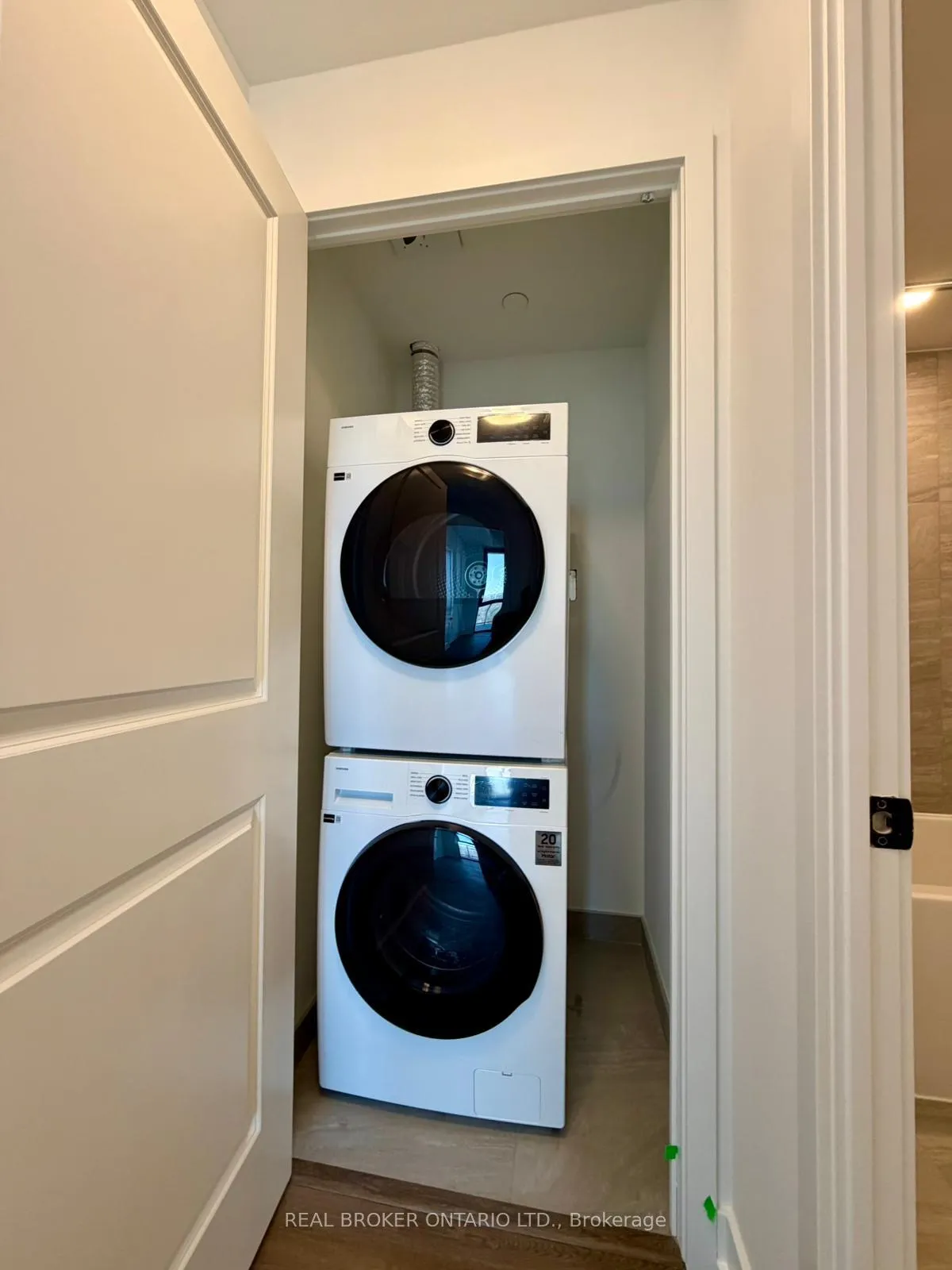 Photo 16 of 2075 Lakeshore Road, Burlington, Brant — HOMEH