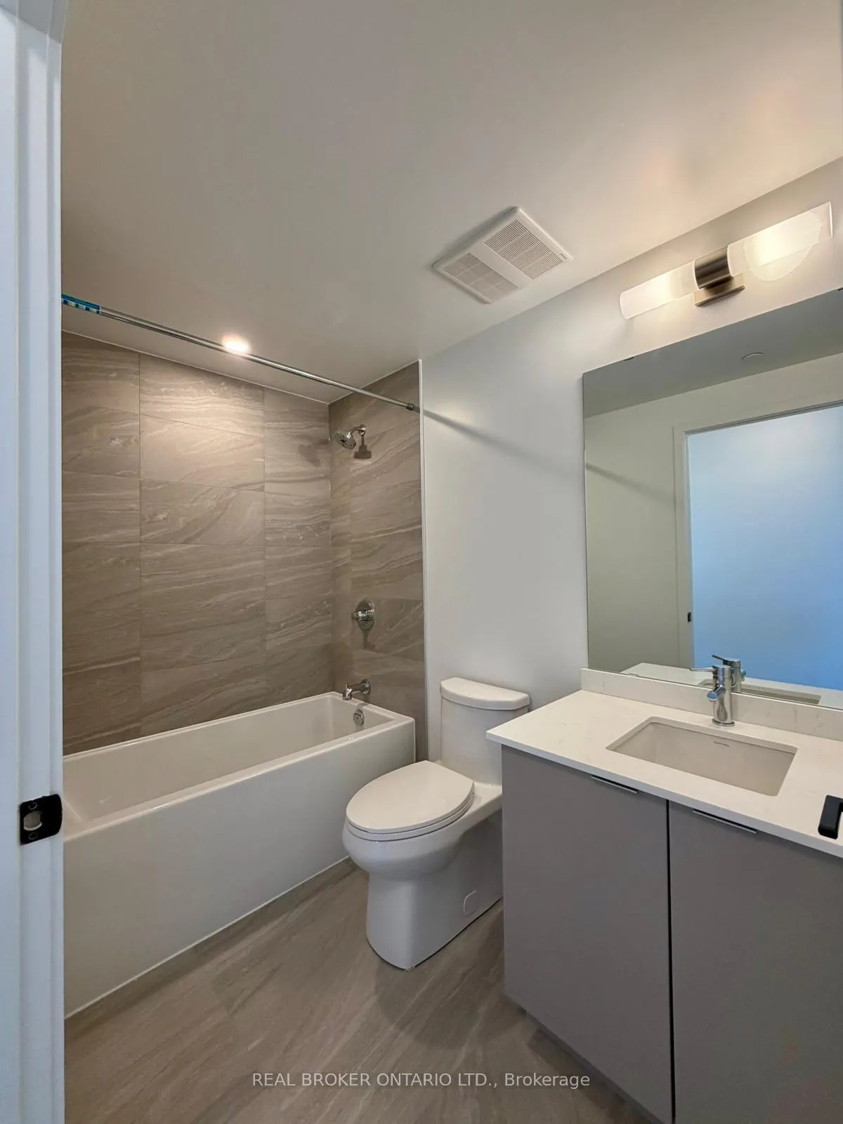 Photo 18 of 2075 Lakeshore Road, Burlington, Brant — HOMEH