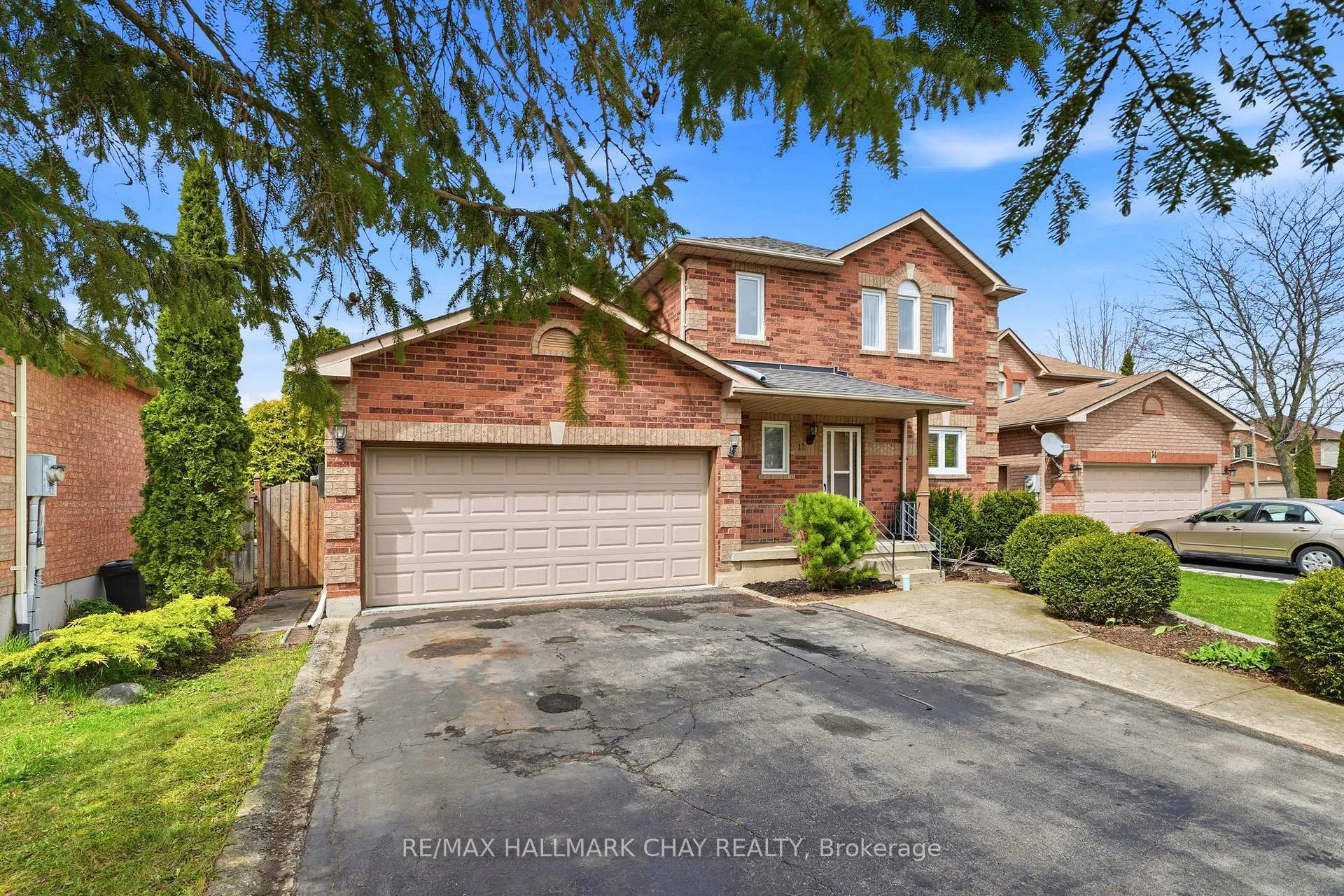 Photo 2 of 12 Dugdale Avenue, New Tecumseth, Beeton — HOMEH