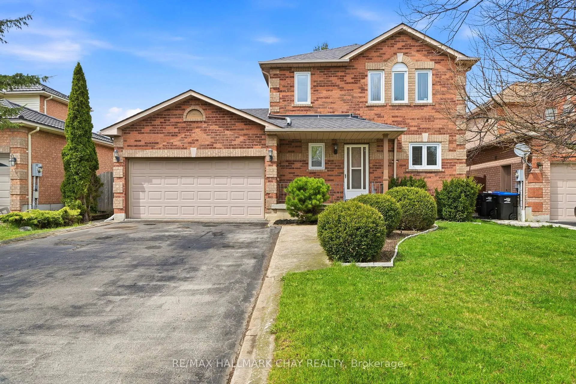 Photo 3 of 12 Dugdale Avenue, New Tecumseth, Beeton — HOMEH