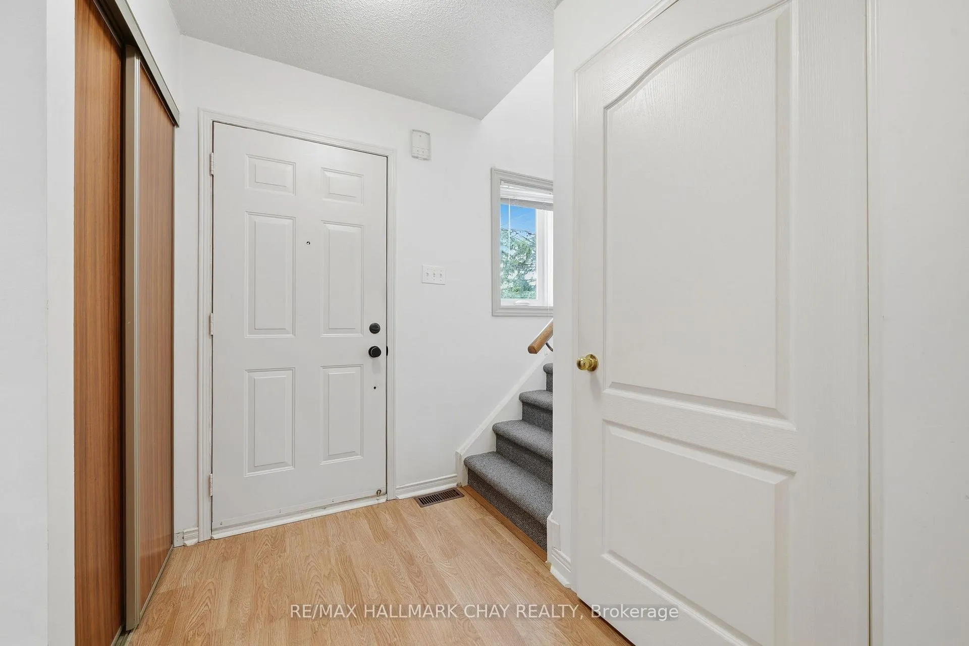 Photo 7 of 12 Dugdale Avenue, New Tecumseth, Beeton — HOMEH