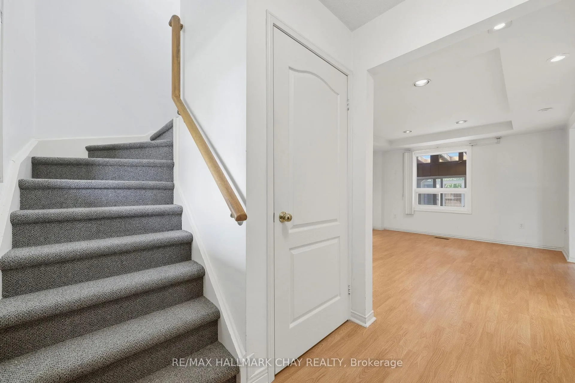 Photo 8 of 12 Dugdale Avenue, New Tecumseth, Beeton — HOMEH