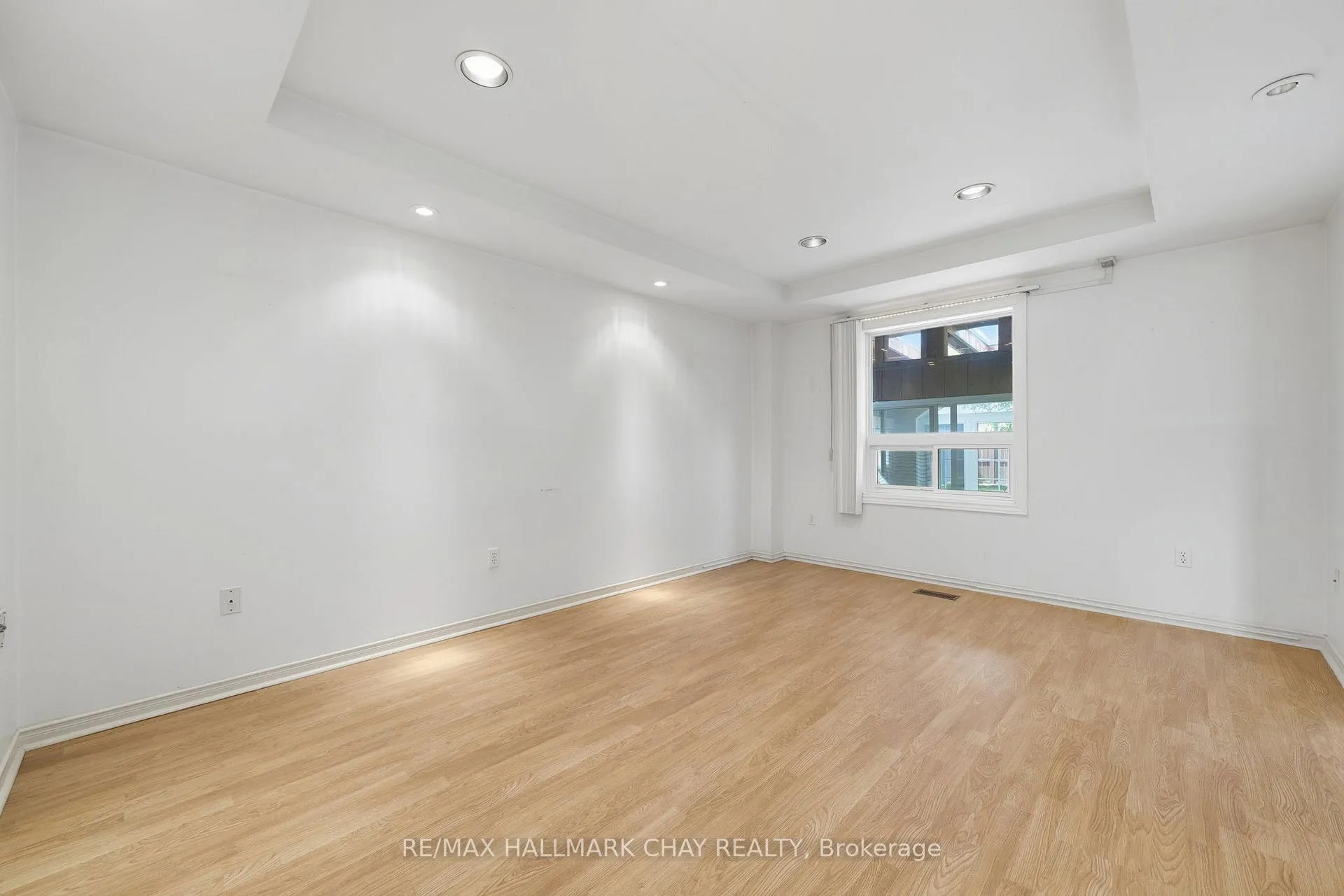 Photo 9 of 12 Dugdale Avenue, New Tecumseth, Beeton — HOMEH