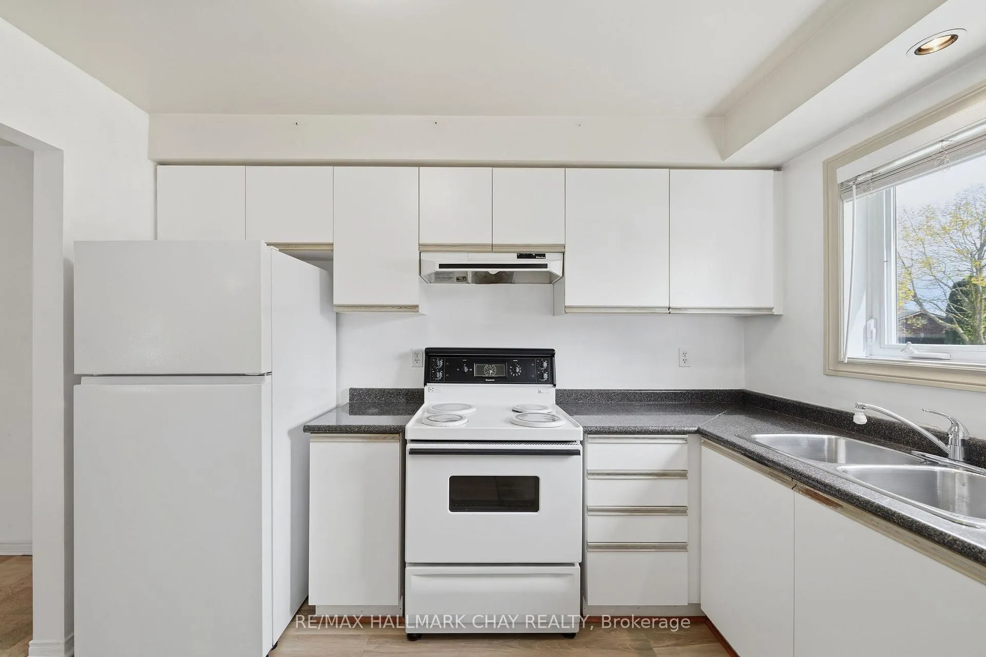 Photo 15 of 12 Dugdale Avenue, New Tecumseth, Beeton — HOMEH
