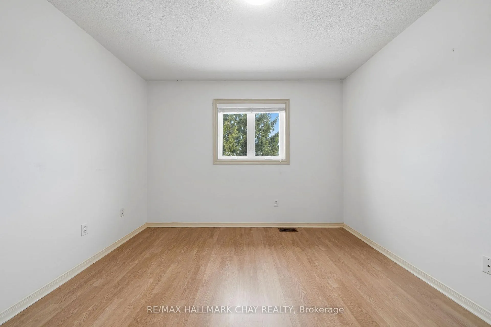Photo 24 of 12 Dugdale Avenue, New Tecumseth, Beeton — HOMEH