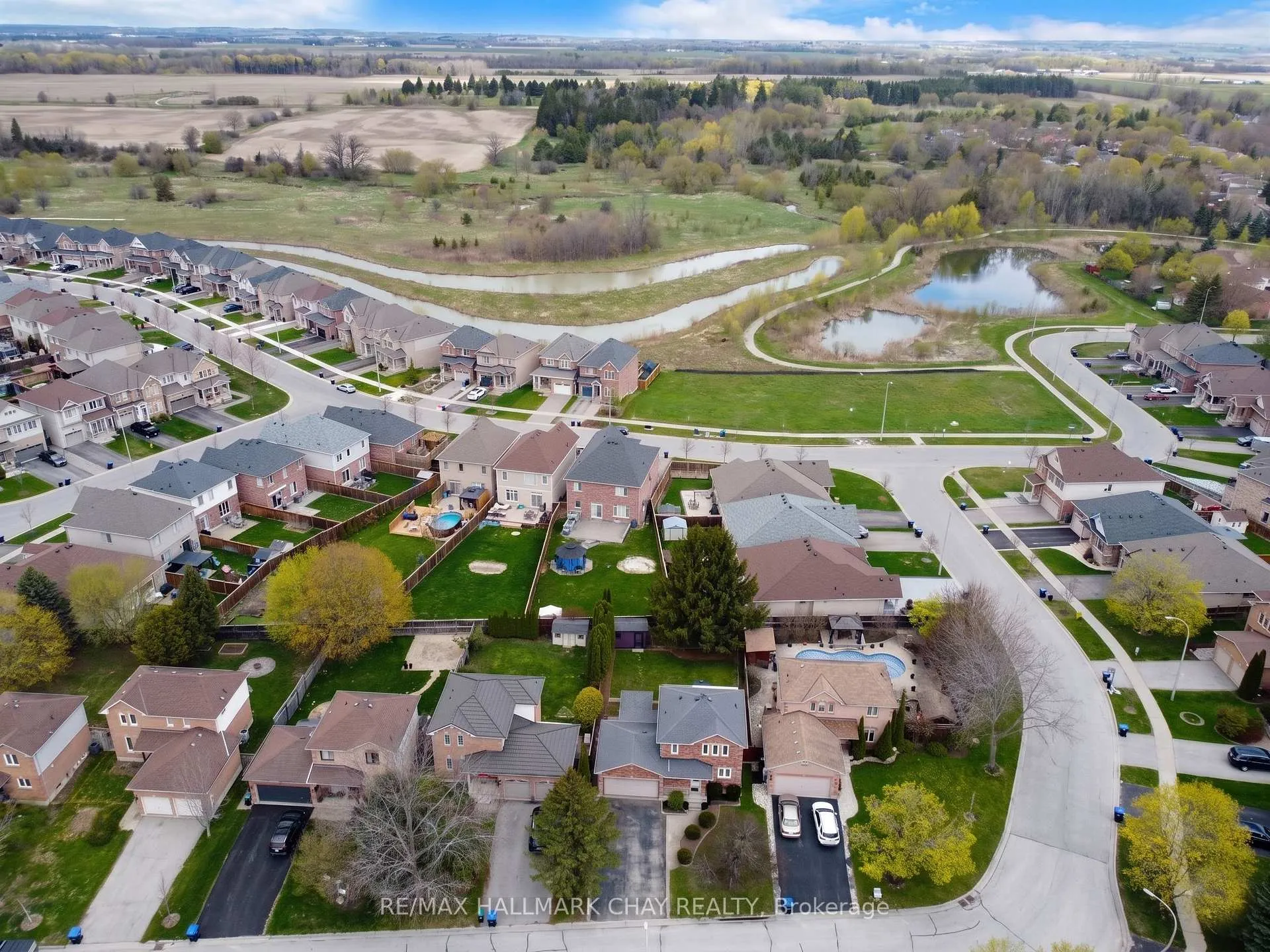 Photo 49 of 12 Dugdale Avenue, New Tecumseth, Beeton — HOMEH