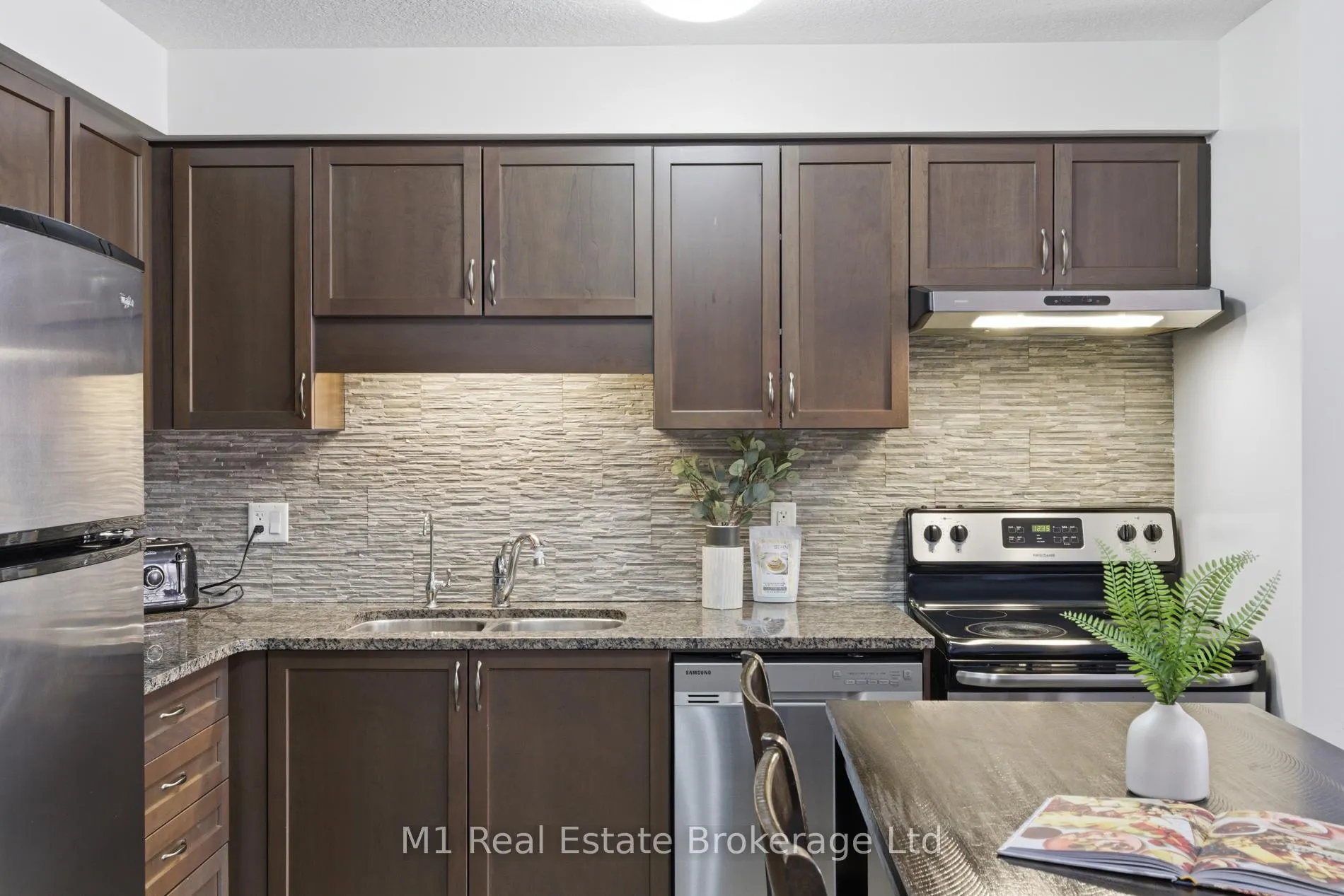 Photo 10 of 75 Arlington Crescent, Guelph, Pineridge/Westminster Woods — HOMEH