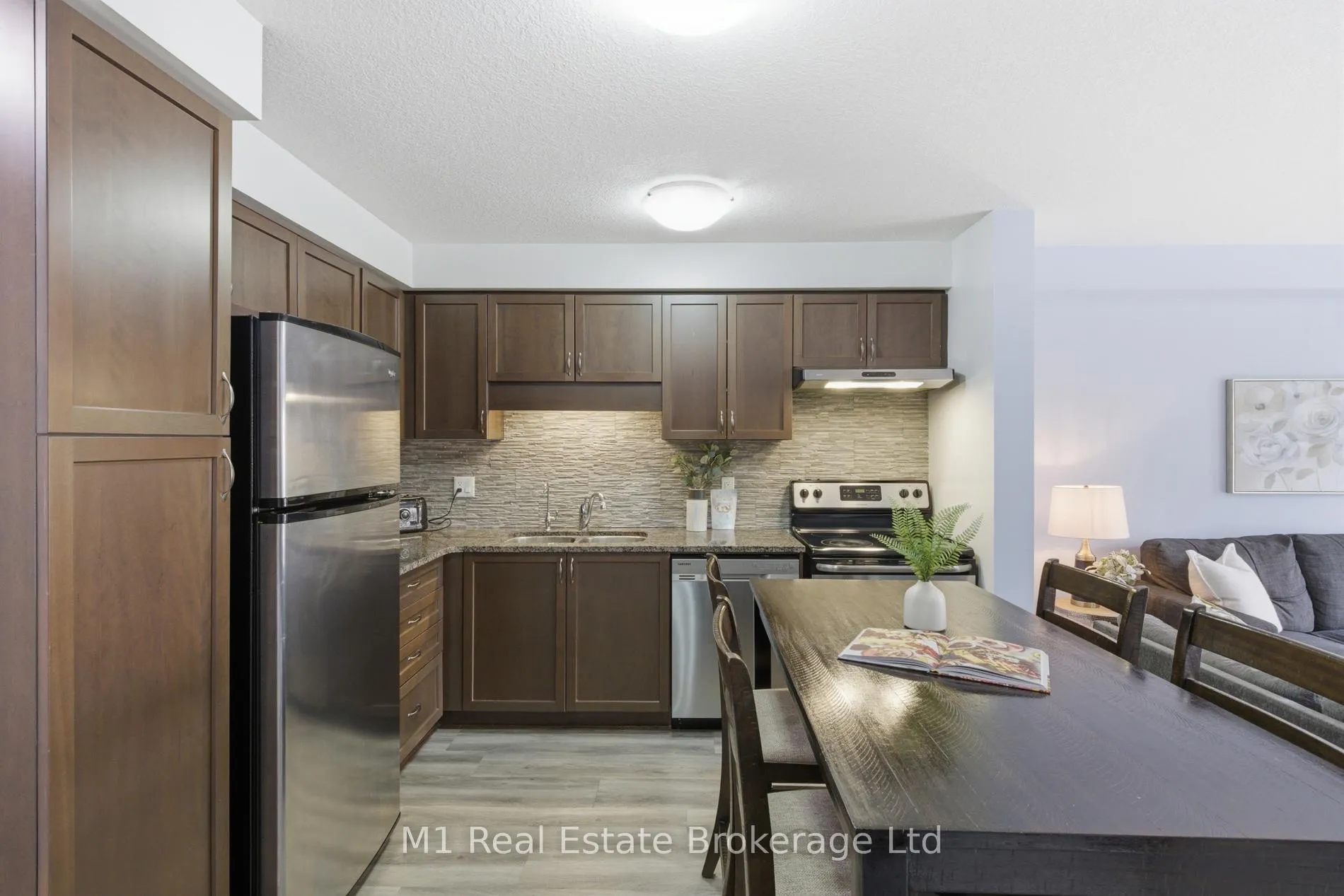 Photo 11 of 75 Arlington Crescent, Guelph, Pineridge/Westminster Woods — HOMEH