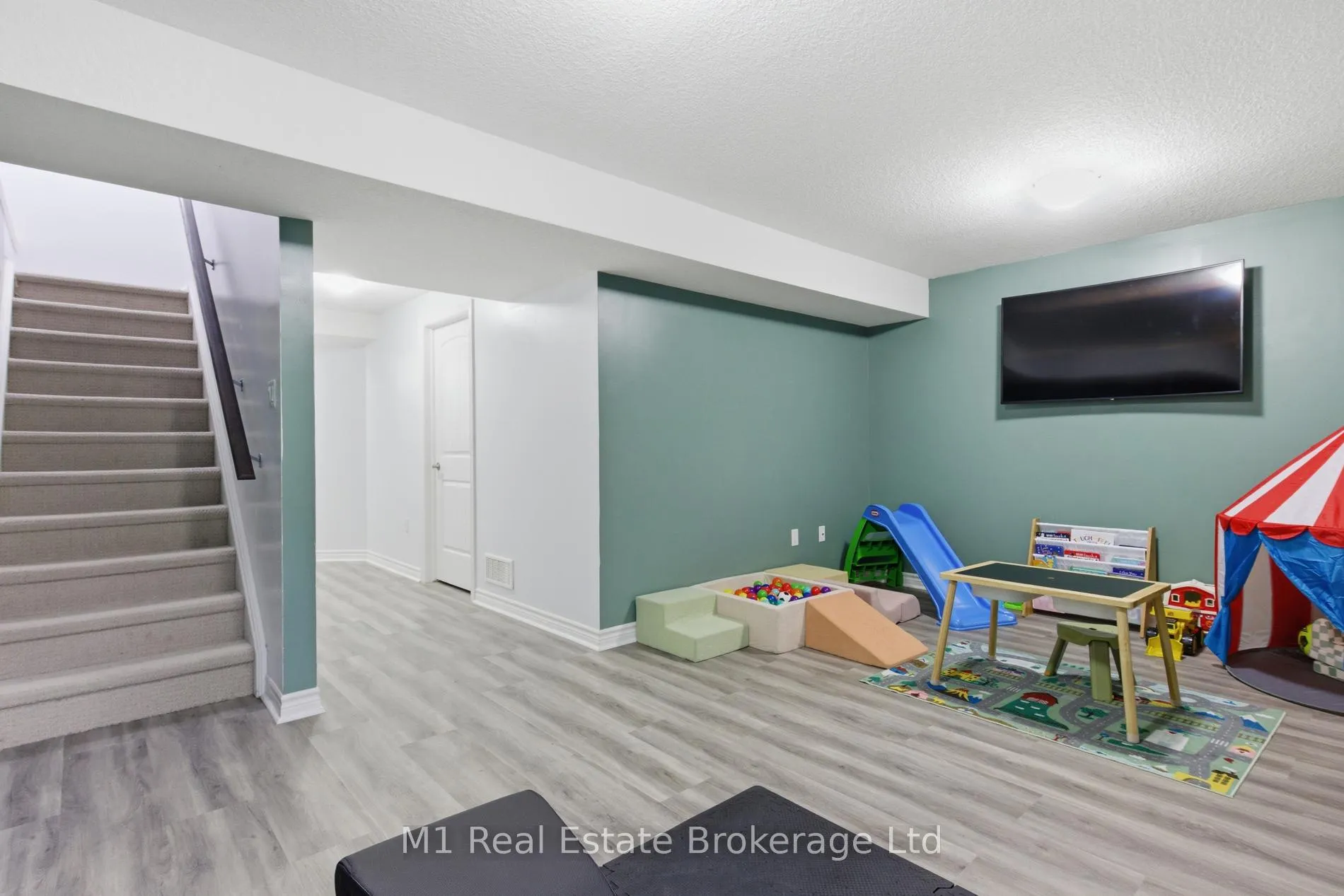 Photo 29 of 75 Arlington Crescent, Guelph, Pineridge/Westminster Woods — HOMEH