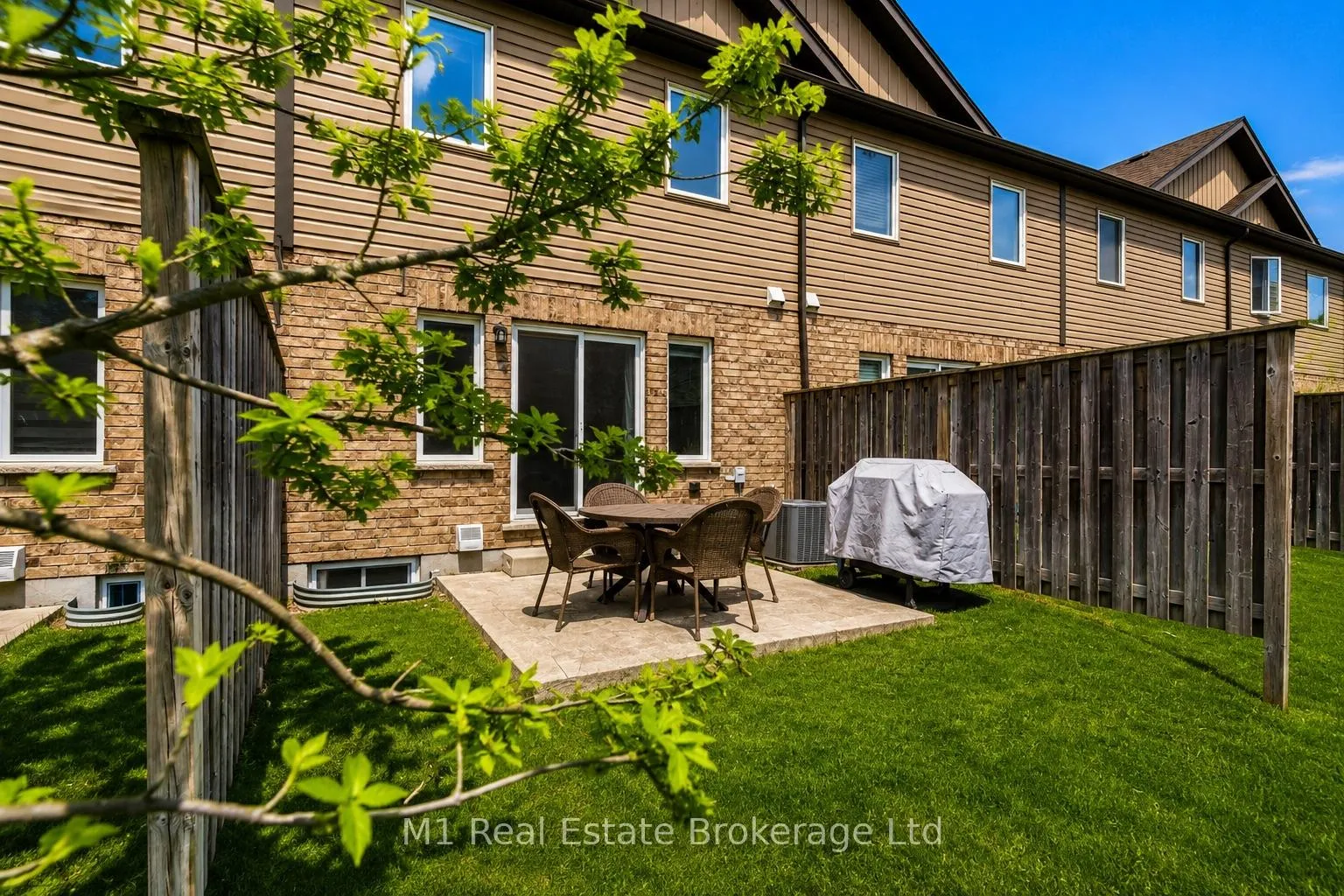 Photo 32 of 75 Arlington Crescent, Guelph, Pineridge/Westminster Woods — HOMEH
