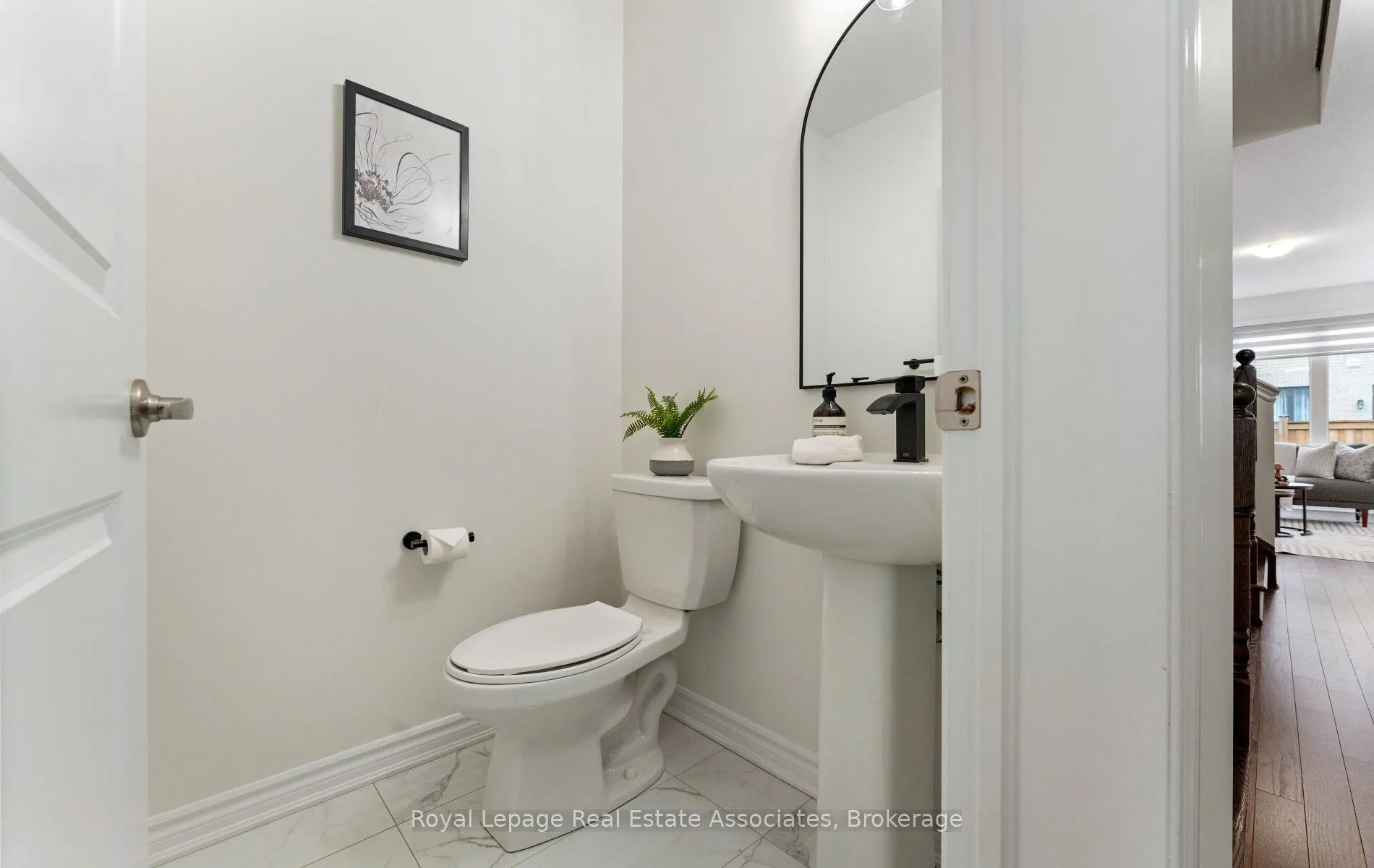 Photo 4 of 53 Sutcliffe Drive, Whitby, Rolling Acres — HOMEH