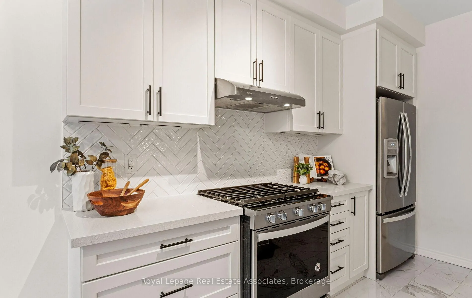 Photo 18 of 53 Sutcliffe Drive, Whitby, Rolling Acres — HOMEH