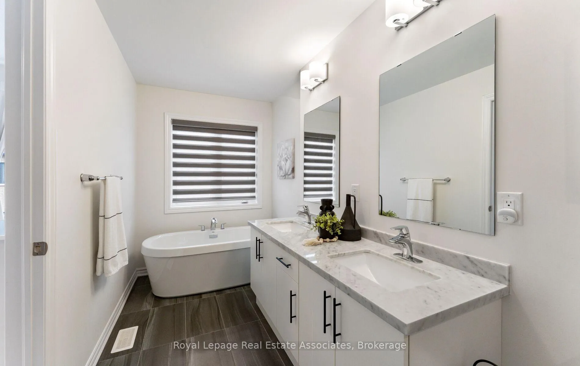 Photo 26 of 53 Sutcliffe Drive, Whitby, Rolling Acres — HOMEH