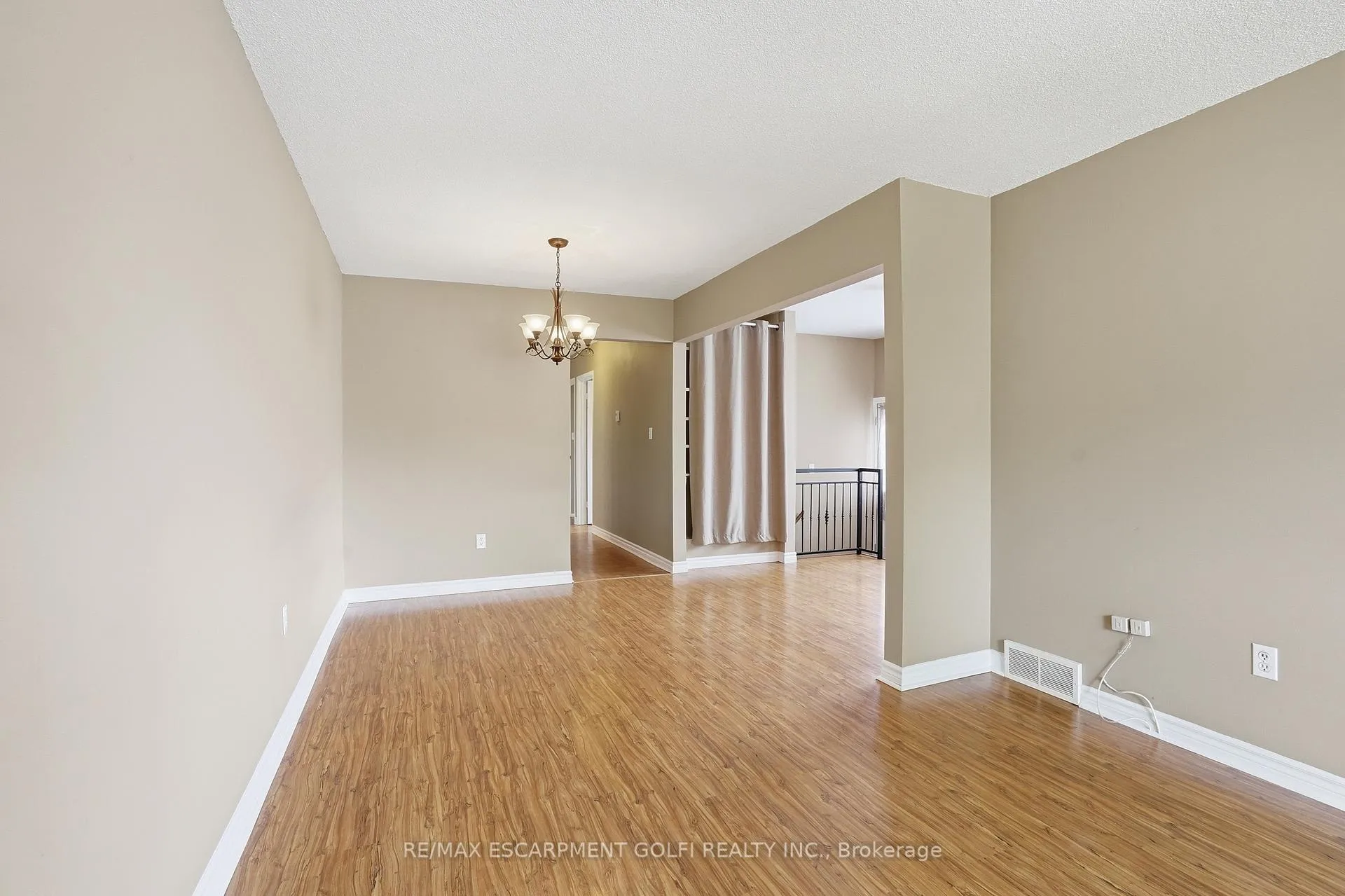 Photo 4 of 87 Marc Boulevard, Welland, Lincoln/Crowland — HOMEH