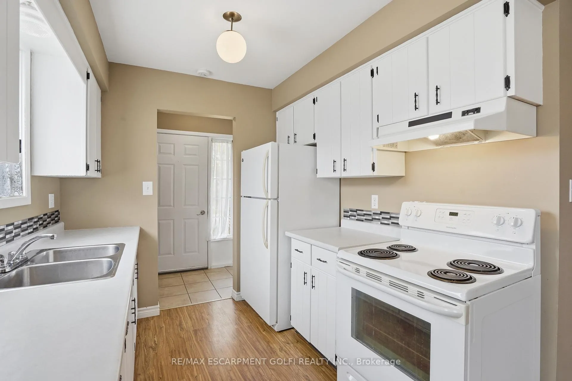 Photo 6 of 87 Marc Boulevard, Welland, Lincoln/Crowland — HOMEH