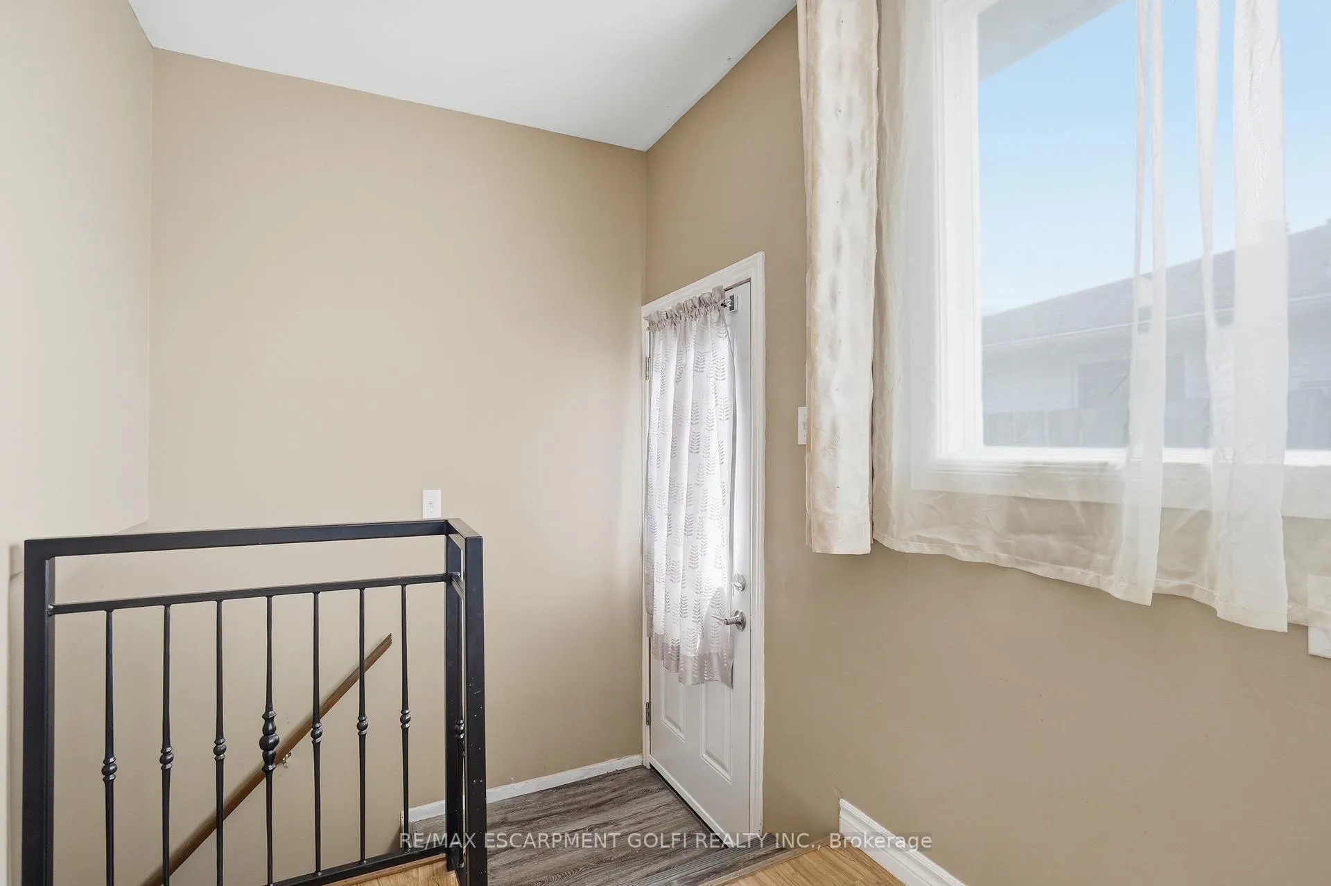Photo 8 of 87 Marc Boulevard, Welland, Lincoln/Crowland — HOMEH