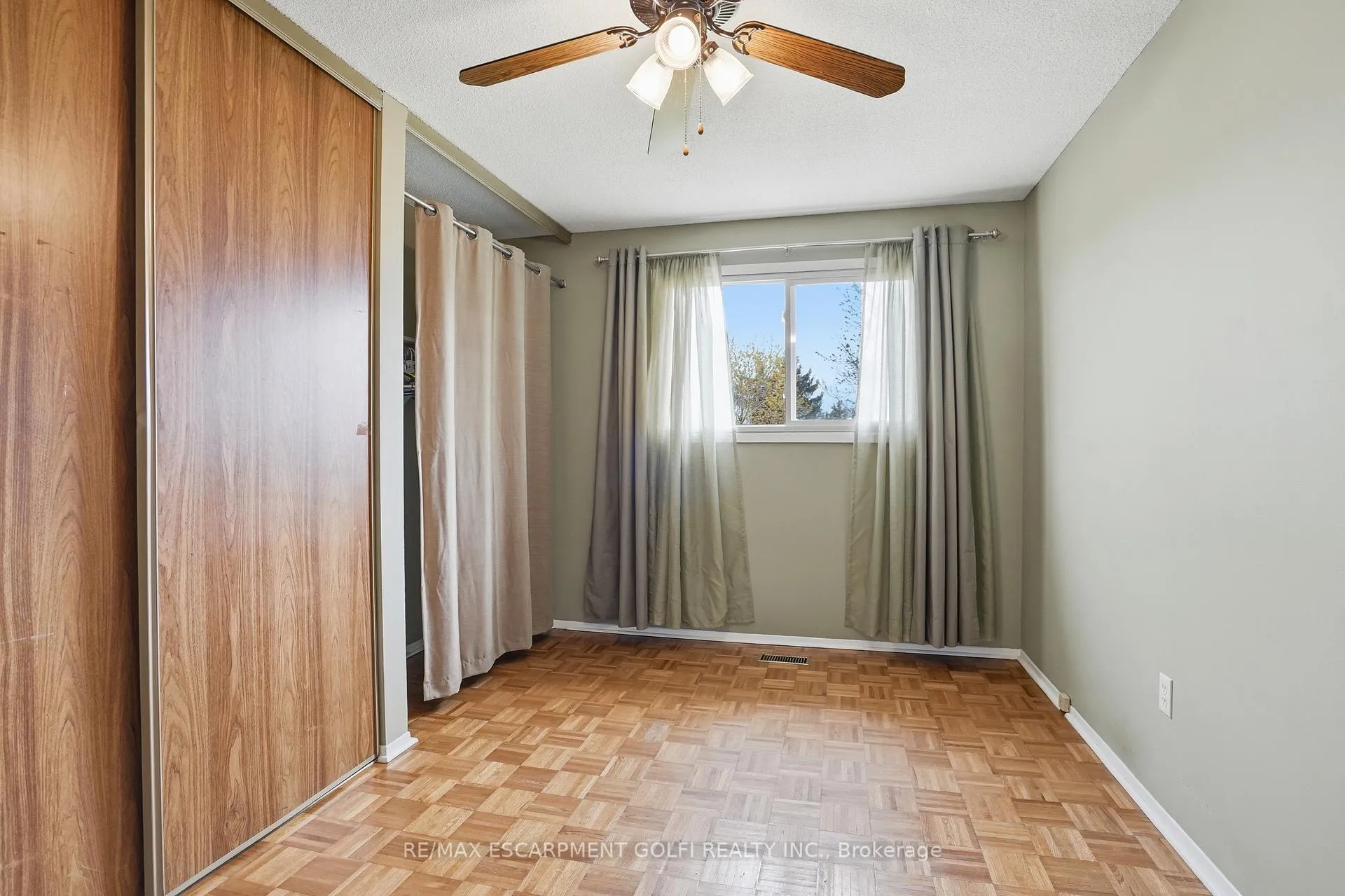 Photo 10 of 87 Marc Boulevard, Welland, Lincoln/Crowland — HOMEH