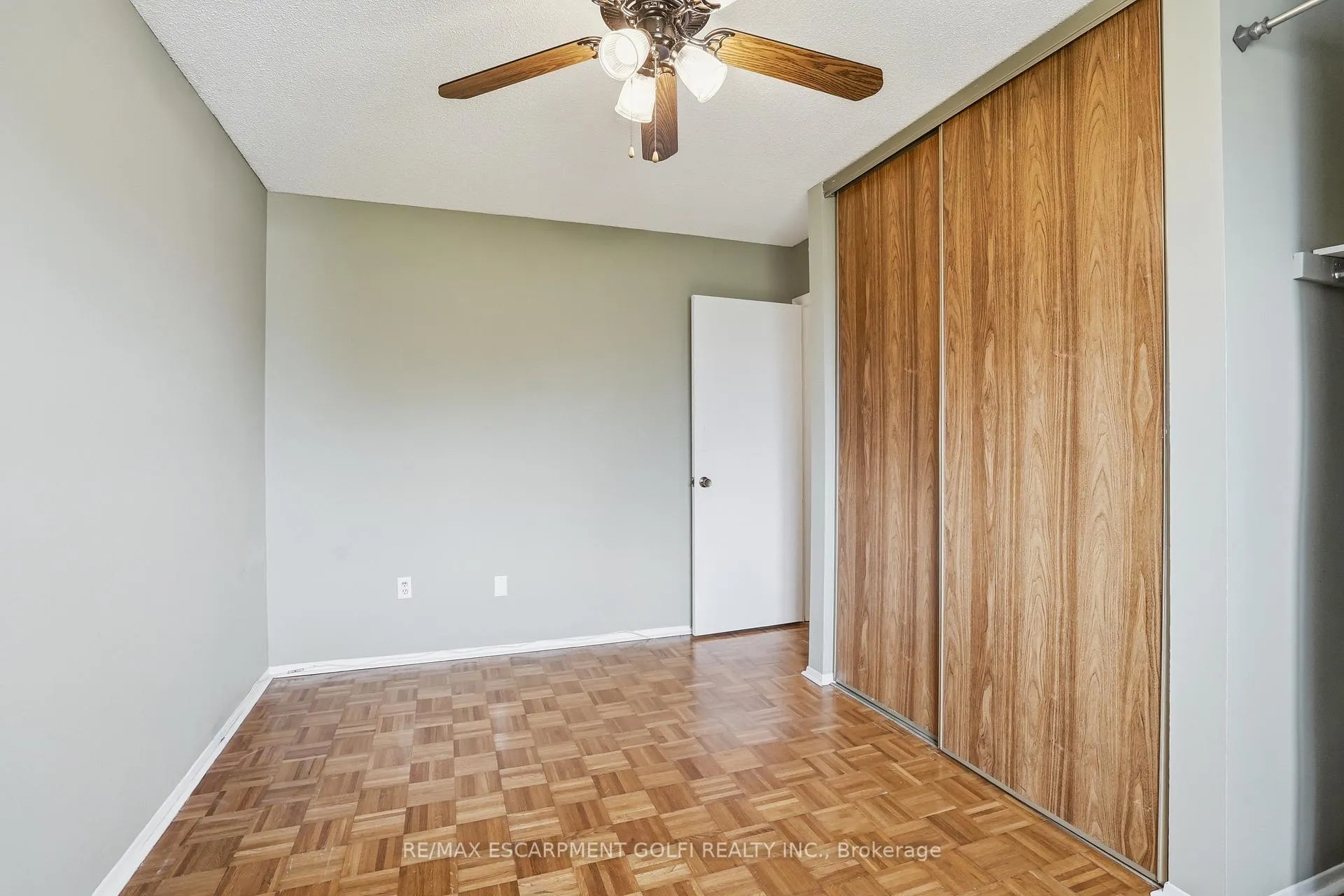 Photo 11 of 87 Marc Boulevard, Welland, Lincoln/Crowland — HOMEH