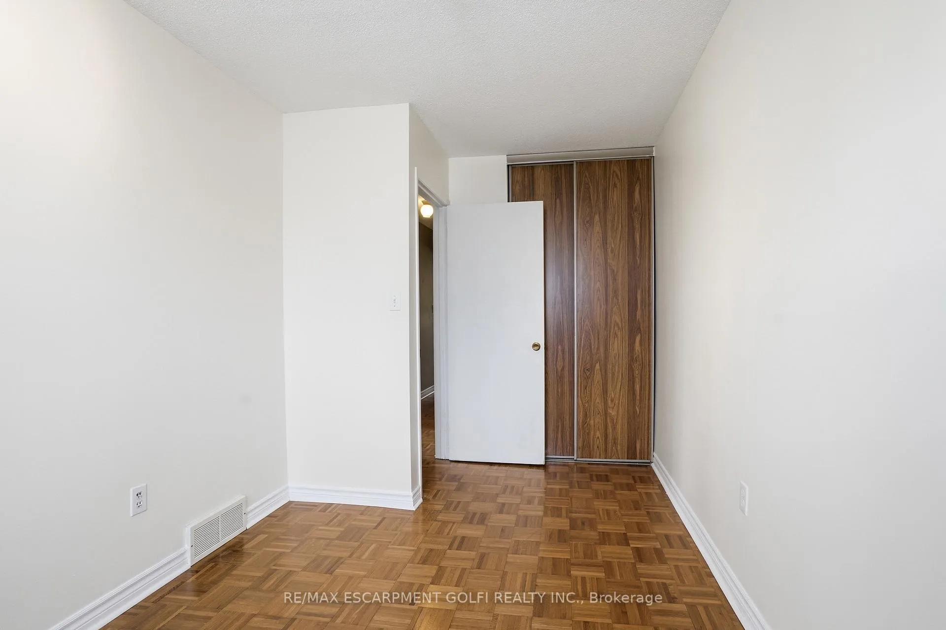 Photo 13 of 87 Marc Boulevard, Welland, Lincoln/Crowland — HOMEH