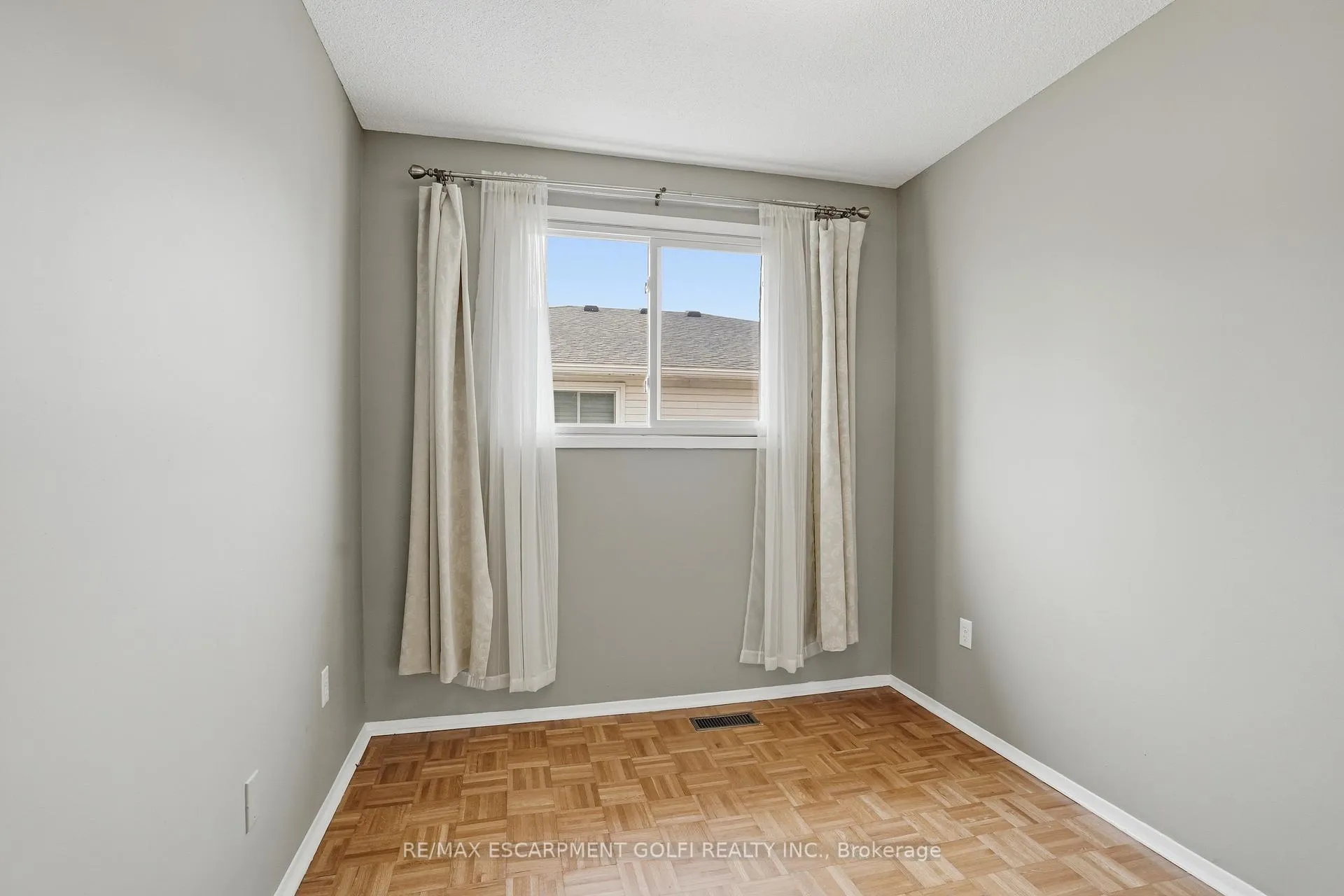 Photo 14 of 87 Marc Boulevard, Welland, Lincoln/Crowland — HOMEH