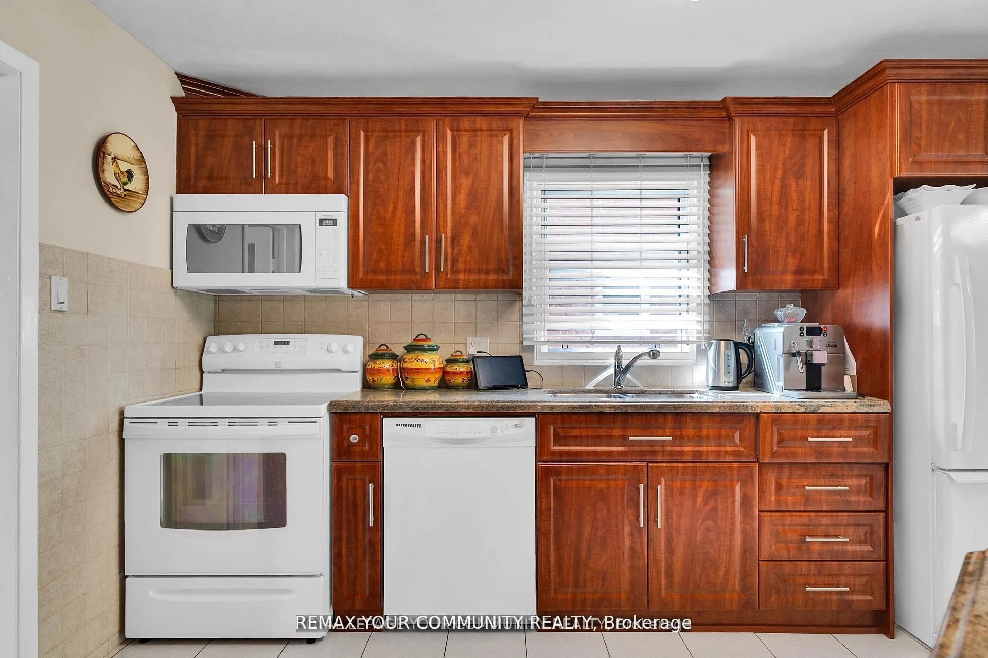Photo 10 of 119 Dalrymple Drive, Toronto, Rockcliffe-Smythe — HOMEH