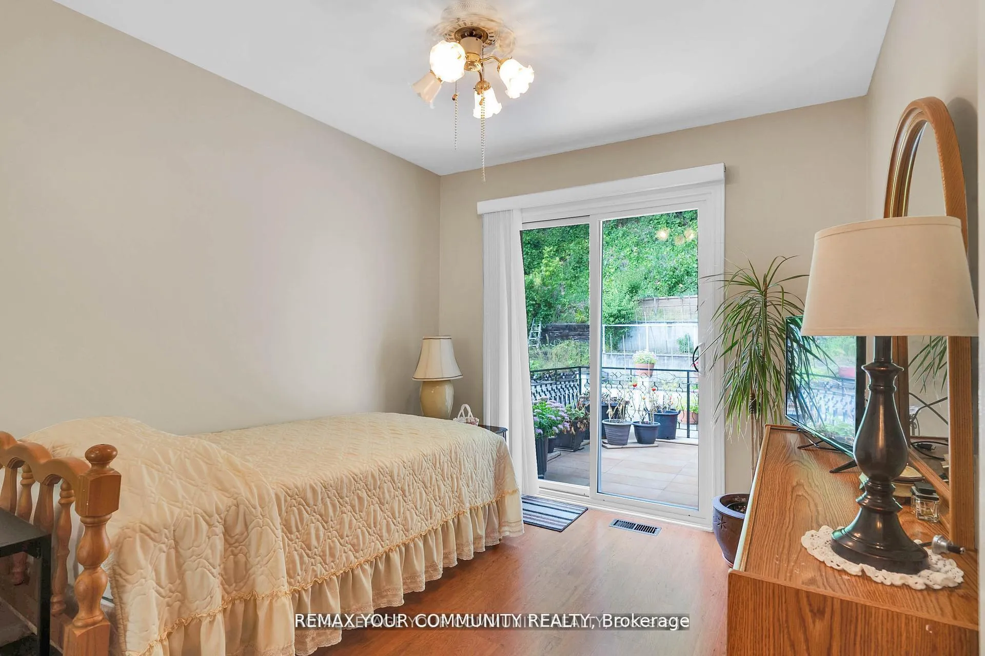 Photo 19 of 119 Dalrymple Drive, Toronto, Rockcliffe-Smythe — HOMEH