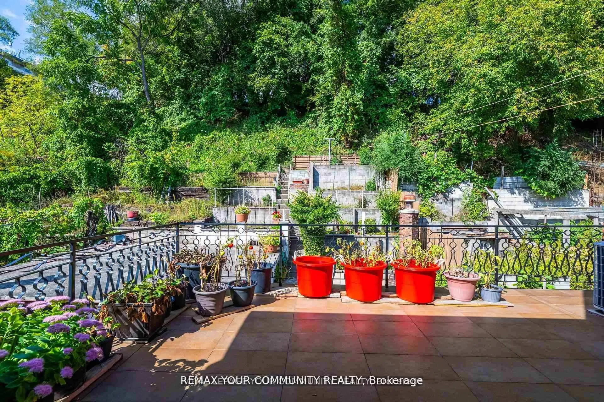 Photo 35 of 119 Dalrymple Drive, Toronto, Rockcliffe-Smythe — HOMEH
