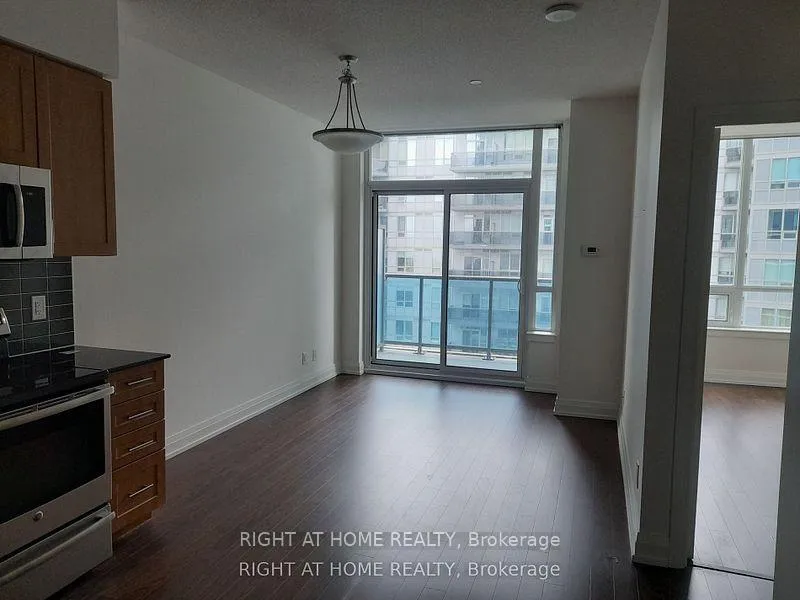 Photo 3 of 7165 Yonge Street, Markham, Grandview — HOMEH