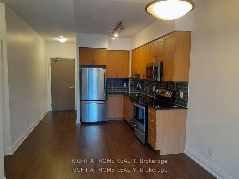 Photo 5 of 7165 Yonge Street, Markham, Grandview — HOMEH