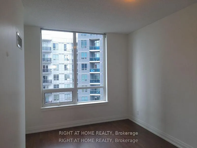 Photo 8 of 7165 Yonge Street, Markham, Grandview — HOMEH