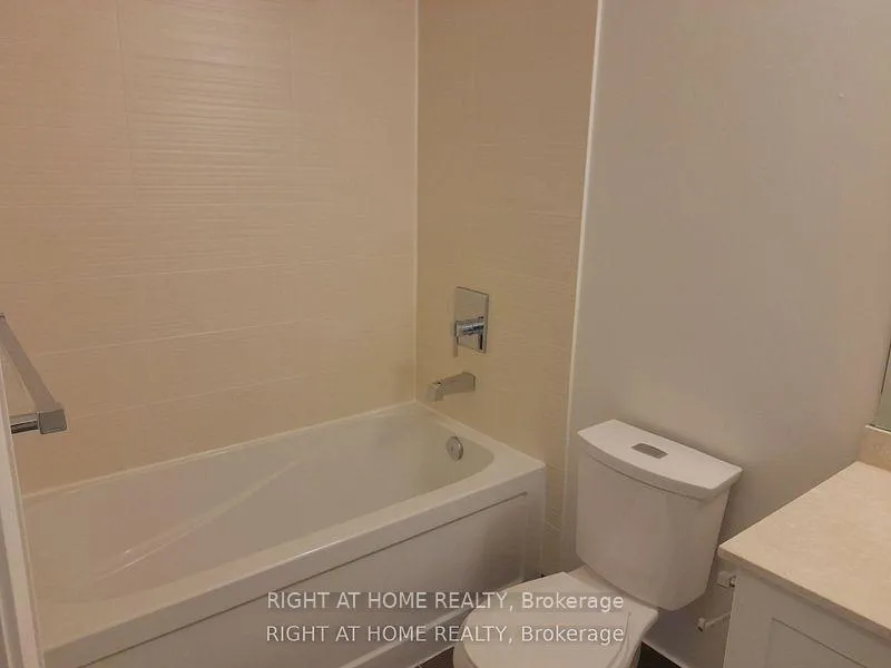 Photo 9 of 7165 Yonge Street, Markham, Grandview — HOMEH