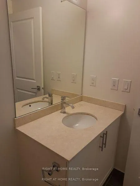 Photo 10 of 7165 Yonge Street, Markham, Grandview — HOMEH