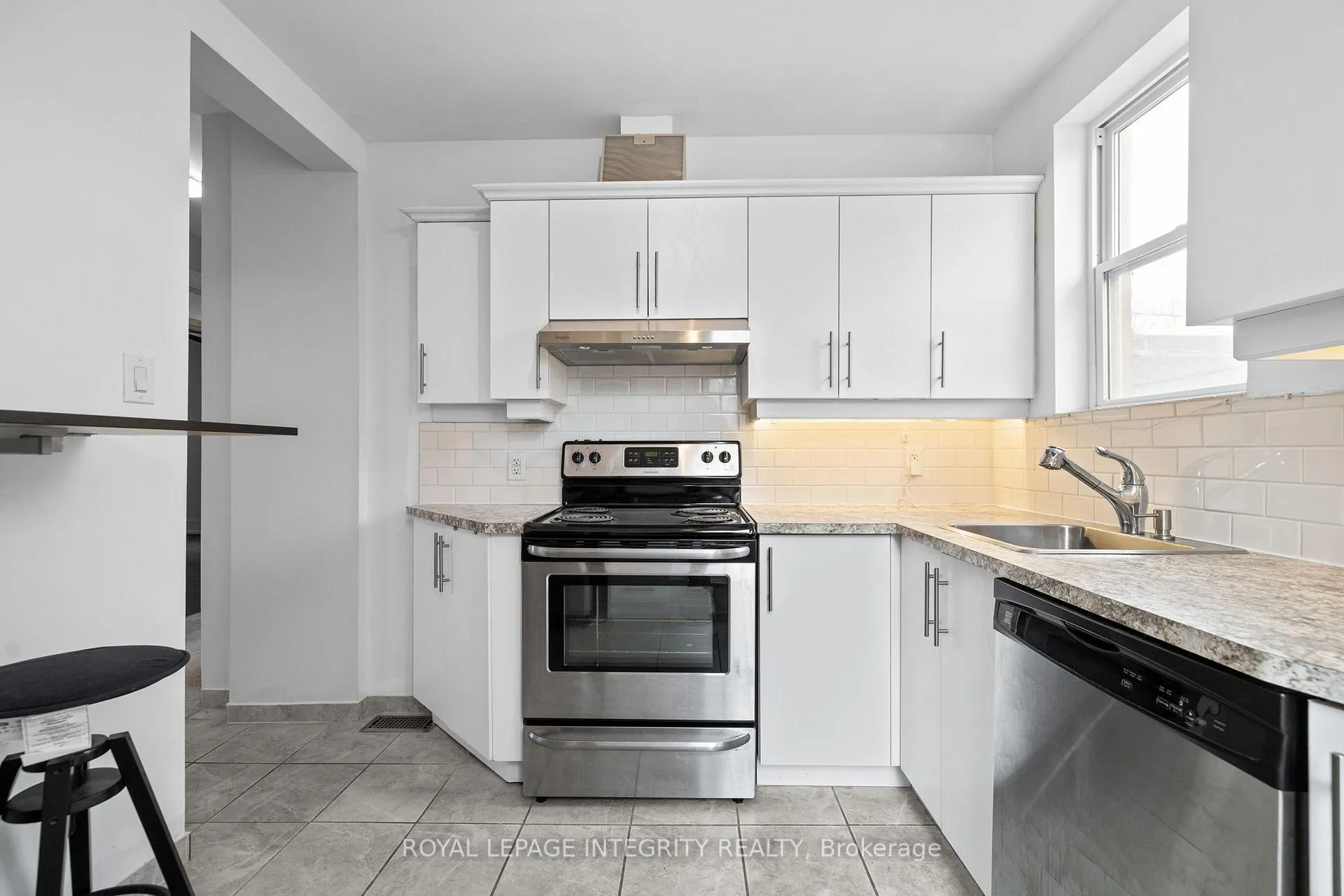 Photo 6 of Unit 2, 172 Cobourg Street, Ottawa, Sandy Hill — HOMEH