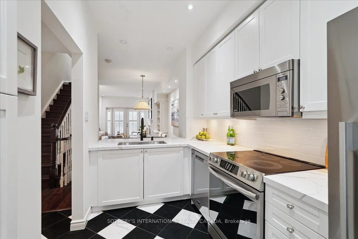Photo 5 of Unit 2, 1 Baxter Street, Toronto, Rosedale-Moore Park — HOMEH