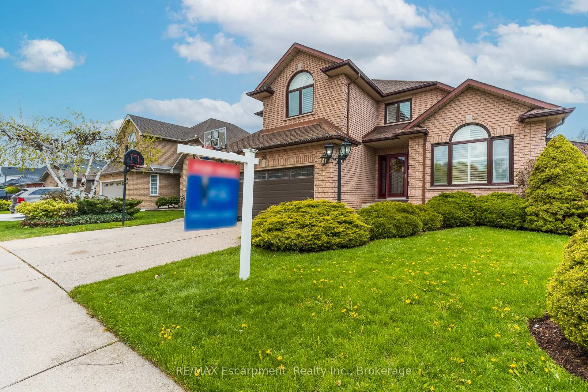 Photo 2 of 98 Glenhollow Drive, Hamilton, Stoney Creek — HOMEH