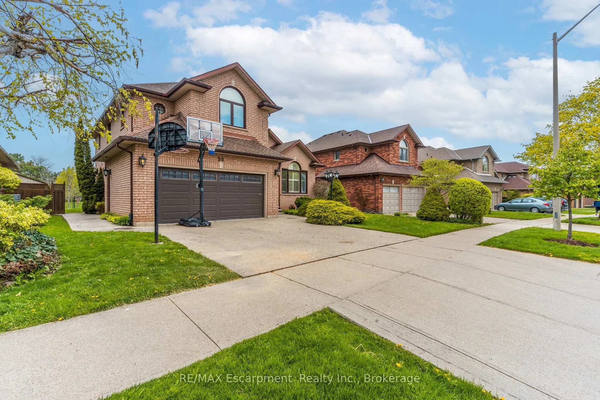 Photo 3 of 98 Glenhollow Drive, Hamilton, Stoney Creek — HOMEH