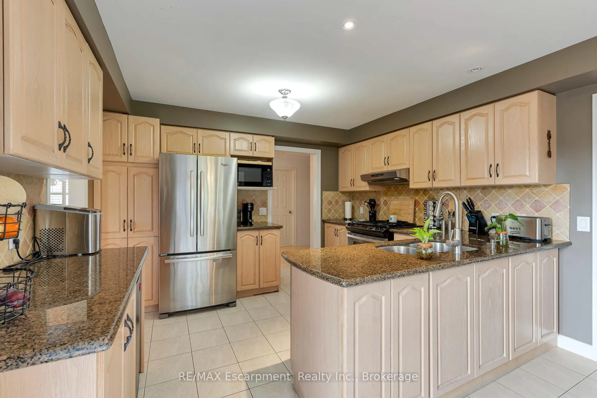 Photo 11 of 98 Glenhollow Drive, Hamilton, Stoney Creek — HOMEH