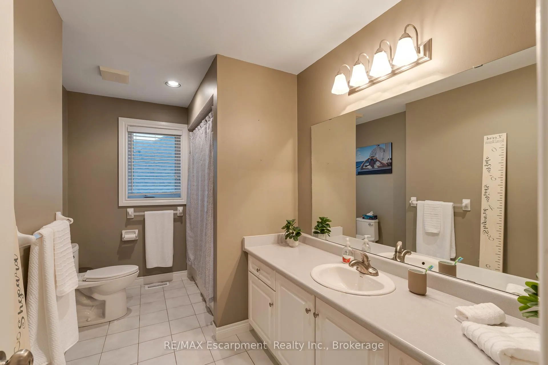 Photo 26 of 98 Glenhollow Drive, Hamilton, Stoney Creek — HOMEH