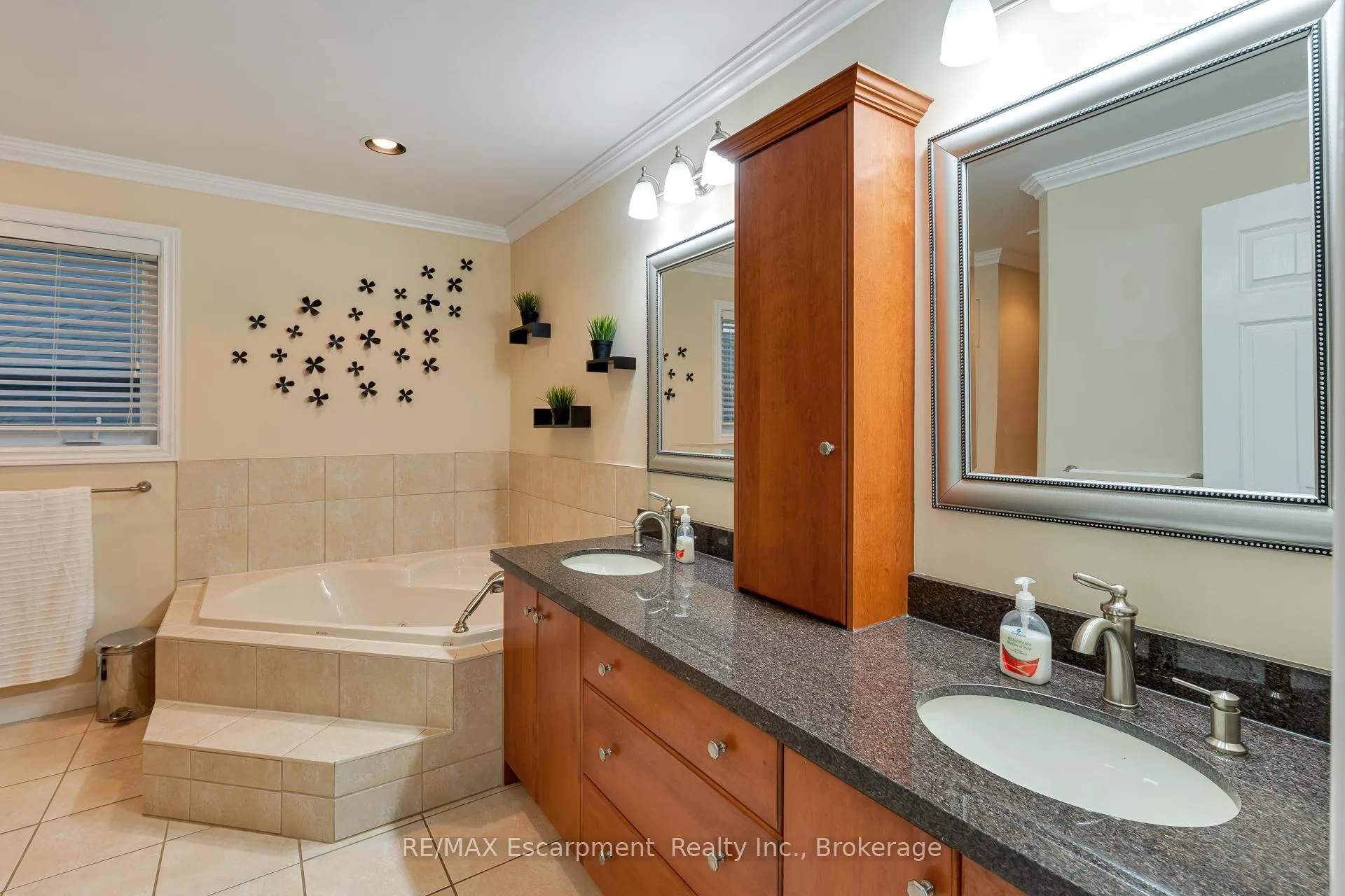 Photo 29 of 98 Glenhollow Drive, Hamilton, Stoney Creek — HOMEH