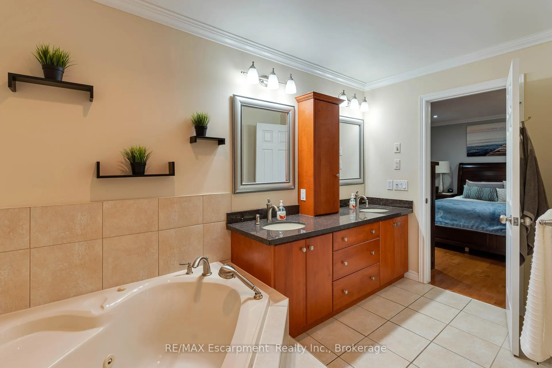 Photo 31 of 98 Glenhollow Drive, Hamilton, Stoney Creek — HOMEH