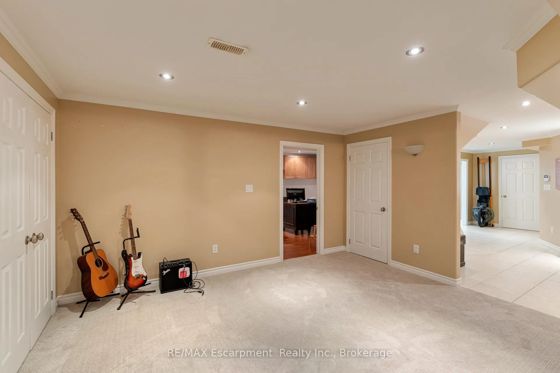 Photo 39 of 98 Glenhollow Drive, Hamilton, Stoney Creek — HOMEH