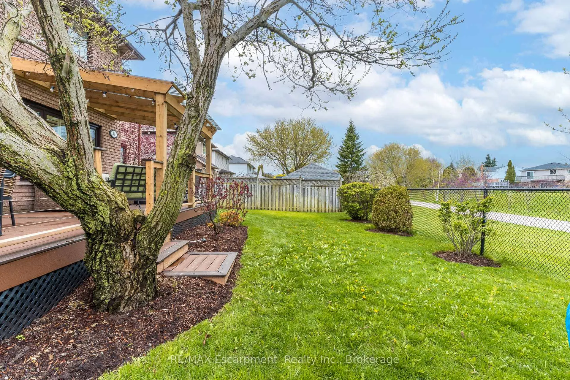 Photo 42 of 98 Glenhollow Drive, Hamilton, Stoney Creek — HOMEH