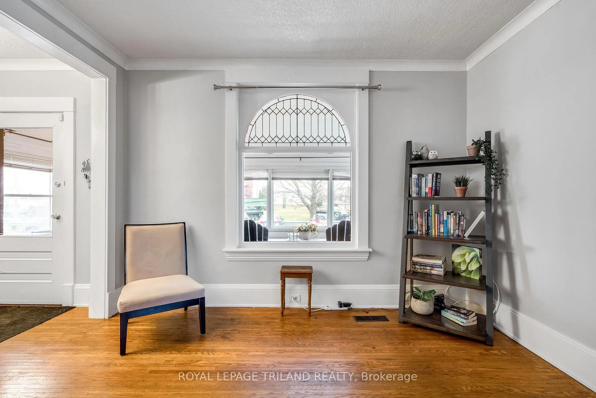 Photo 10 of 75 Chester Street, St. Thomas — HOMEH