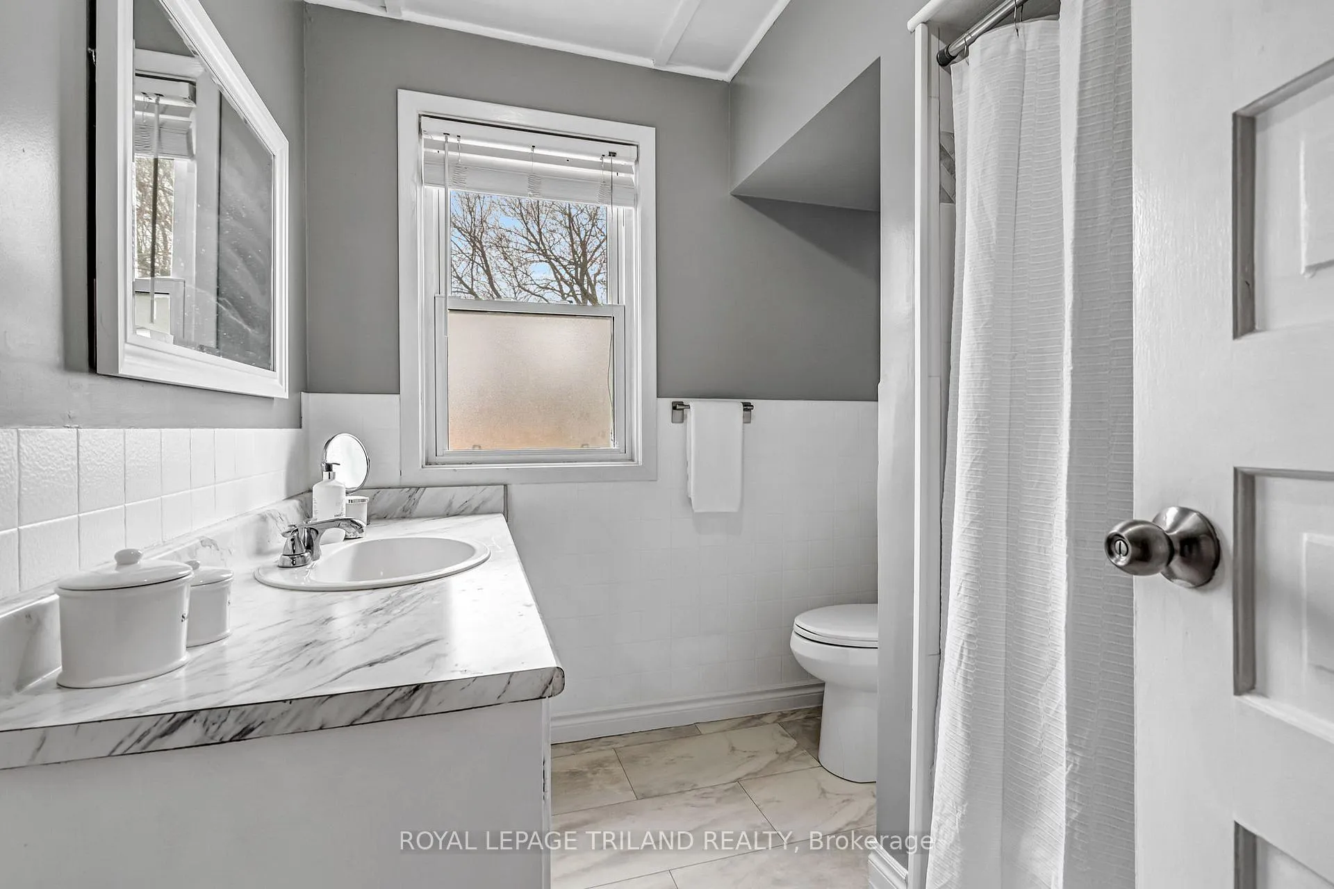 Photo 33 of 75 Chester Street, St. Thomas — HOMEH