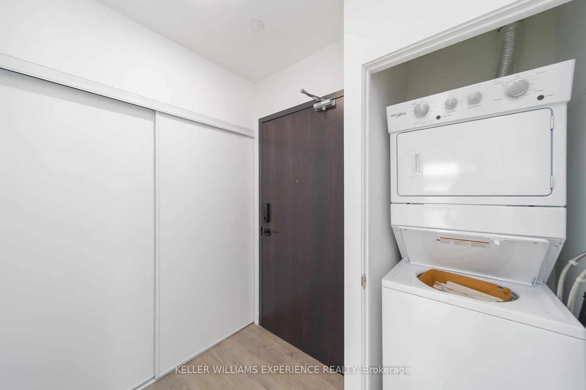Photo 3 of Unit 1106, 56 Lakeside Terrace, Barrie, Little Lake — HOMEH
