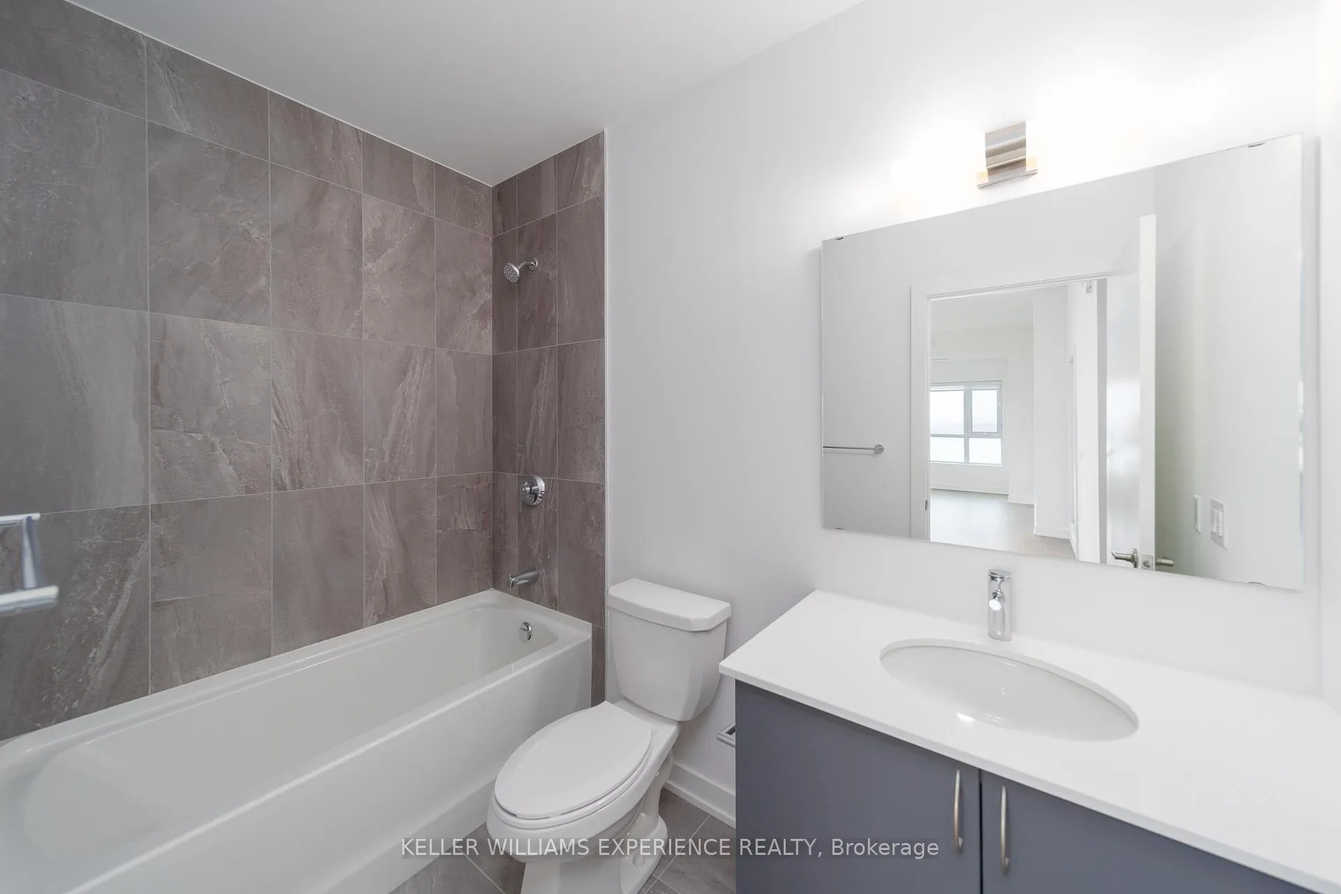 Photo 4 of Unit 1106, 56 Lakeside Terrace, Barrie, Little Lake — HOMEH