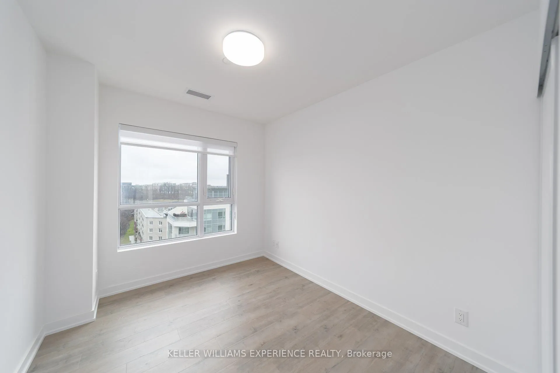 Photo 6 of Unit 1106, 56 Lakeside Terrace, Barrie, Little Lake — HOMEH