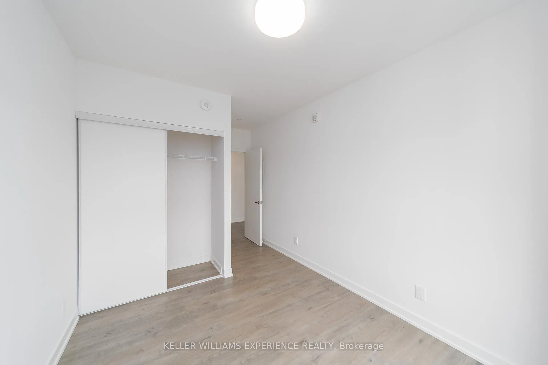Photo 7 of Unit 1106, 56 Lakeside Terrace, Barrie, Little Lake — HOMEH