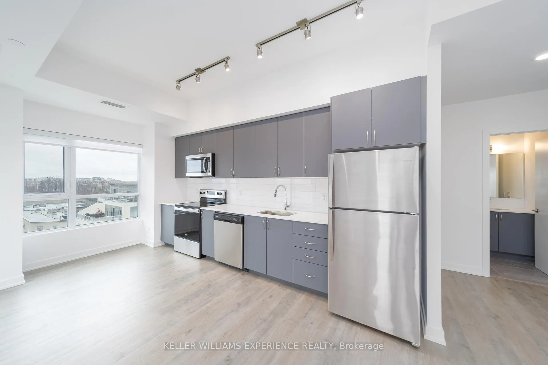 Photo 10 of Unit 1106, 56 Lakeside Terrace, Barrie, Little Lake — HOMEH