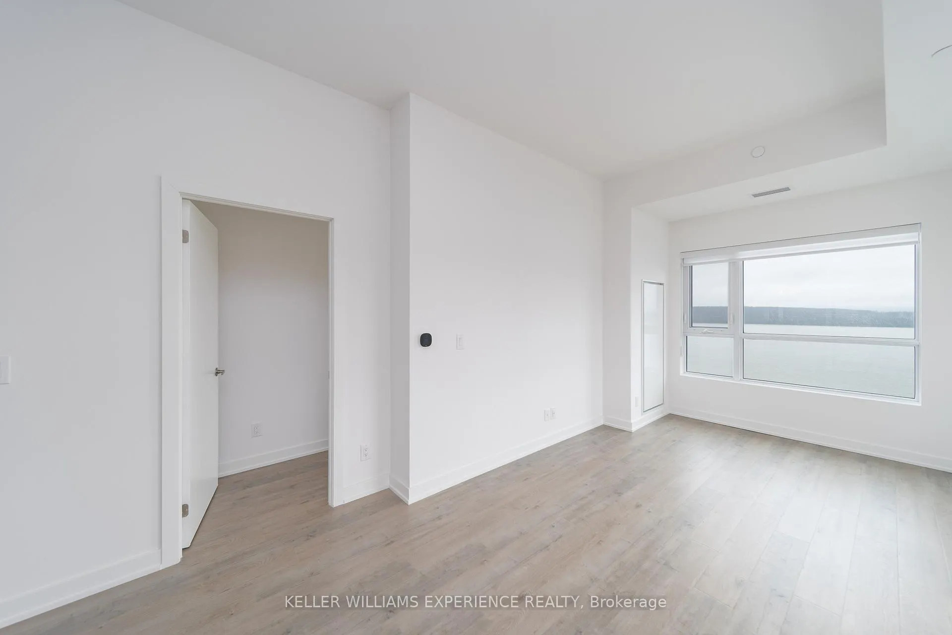 Photo 11 of Unit 1106, 56 Lakeside Terrace, Barrie, Little Lake — HOMEH